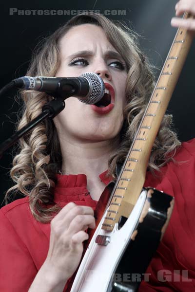 ANNA CALVI - 2011-07-02 - BELFORT - Presqu'ile du Malsaucy - 